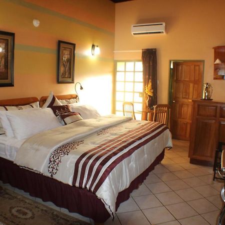 Native Abode Bed & Breakfast Bon Accord Village Екстериор снимка