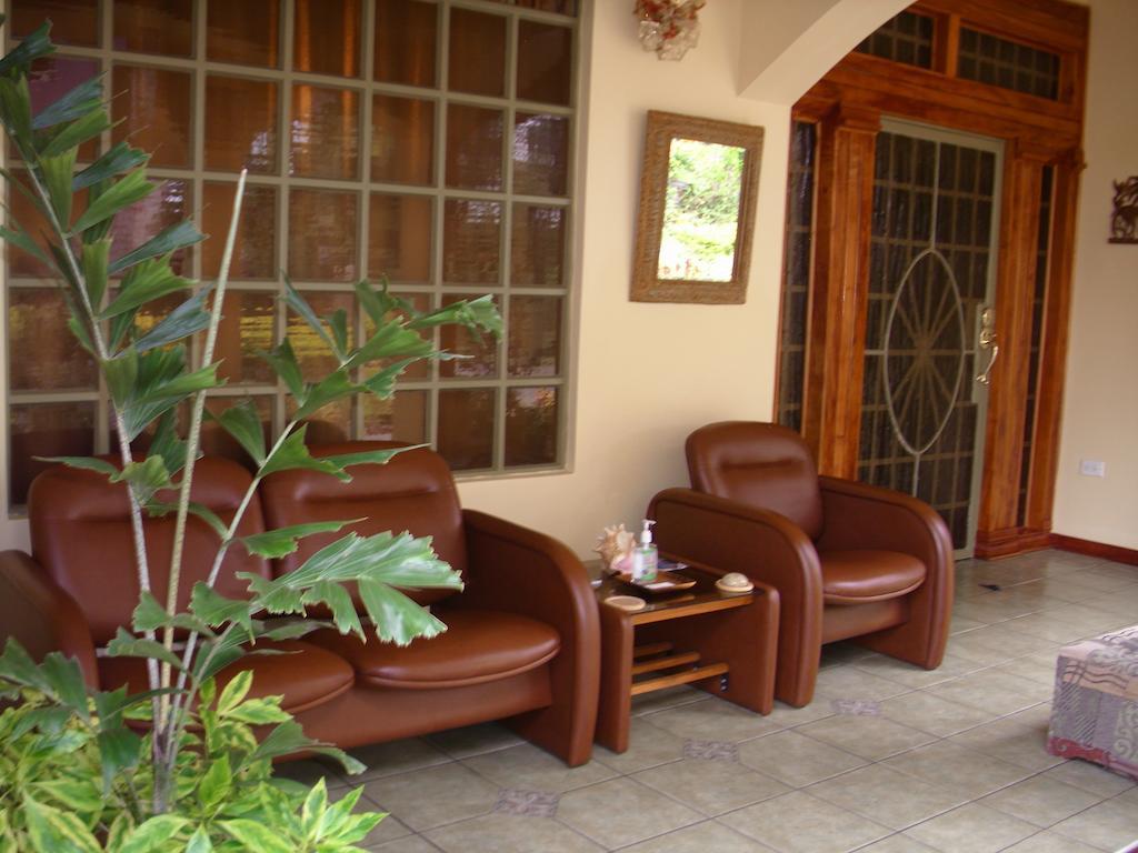 Native Abode Bed & Breakfast Bon Accord Village Екстериор снимка