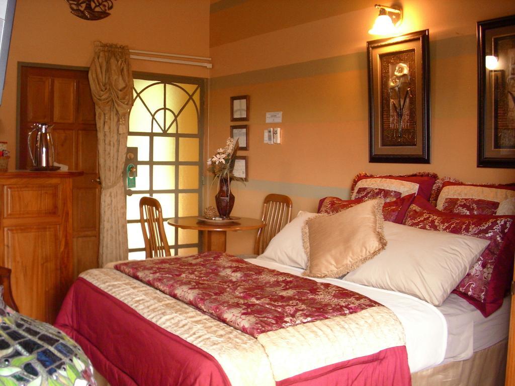 Native Abode Bed & Breakfast Bon Accord Village Стая снимка