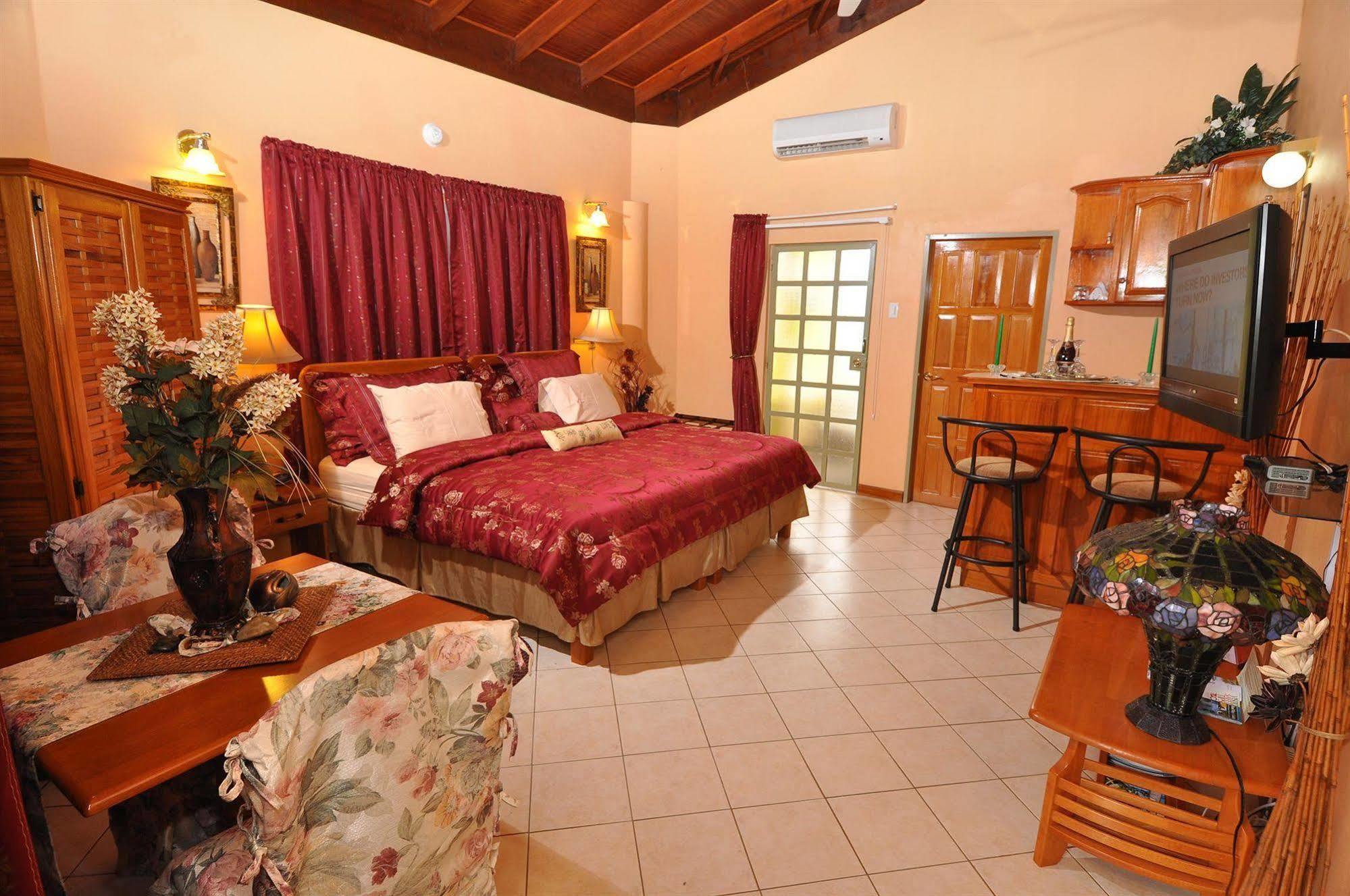 Native Abode Bed & Breakfast Bon Accord Village Екстериор снимка