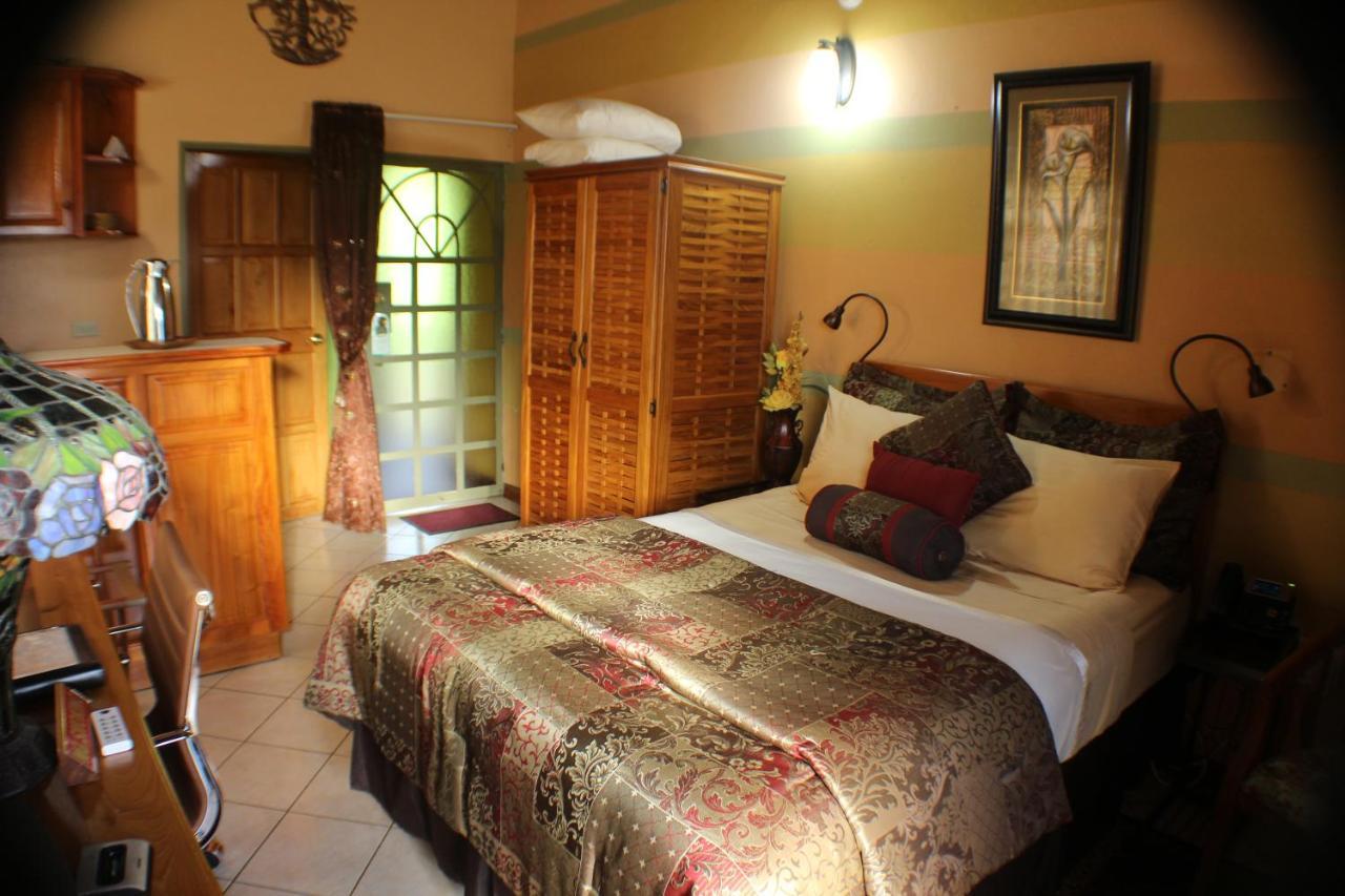 Native Abode Bed & Breakfast Bon Accord Village Екстериор снимка