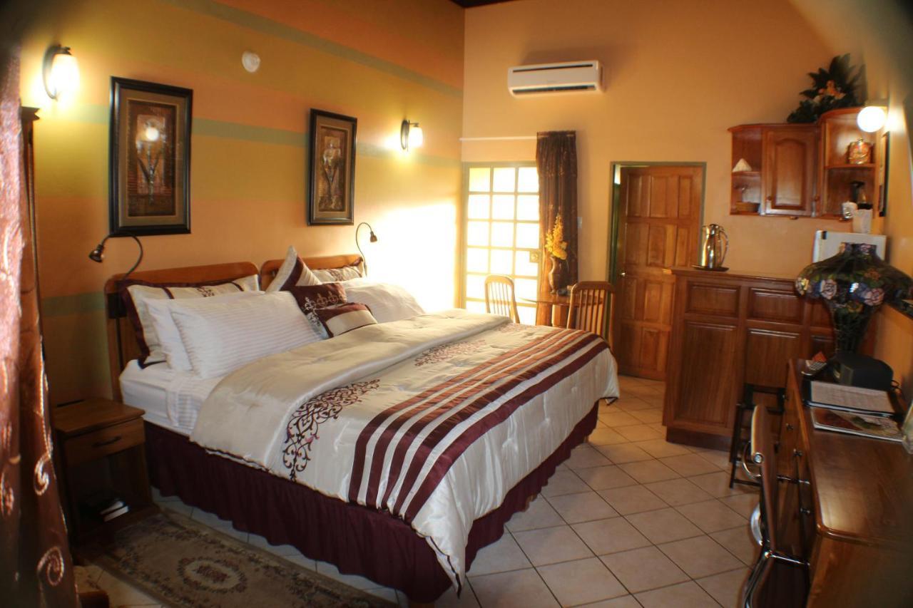 Native Abode Bed & Breakfast Bon Accord Village Екстериор снимка