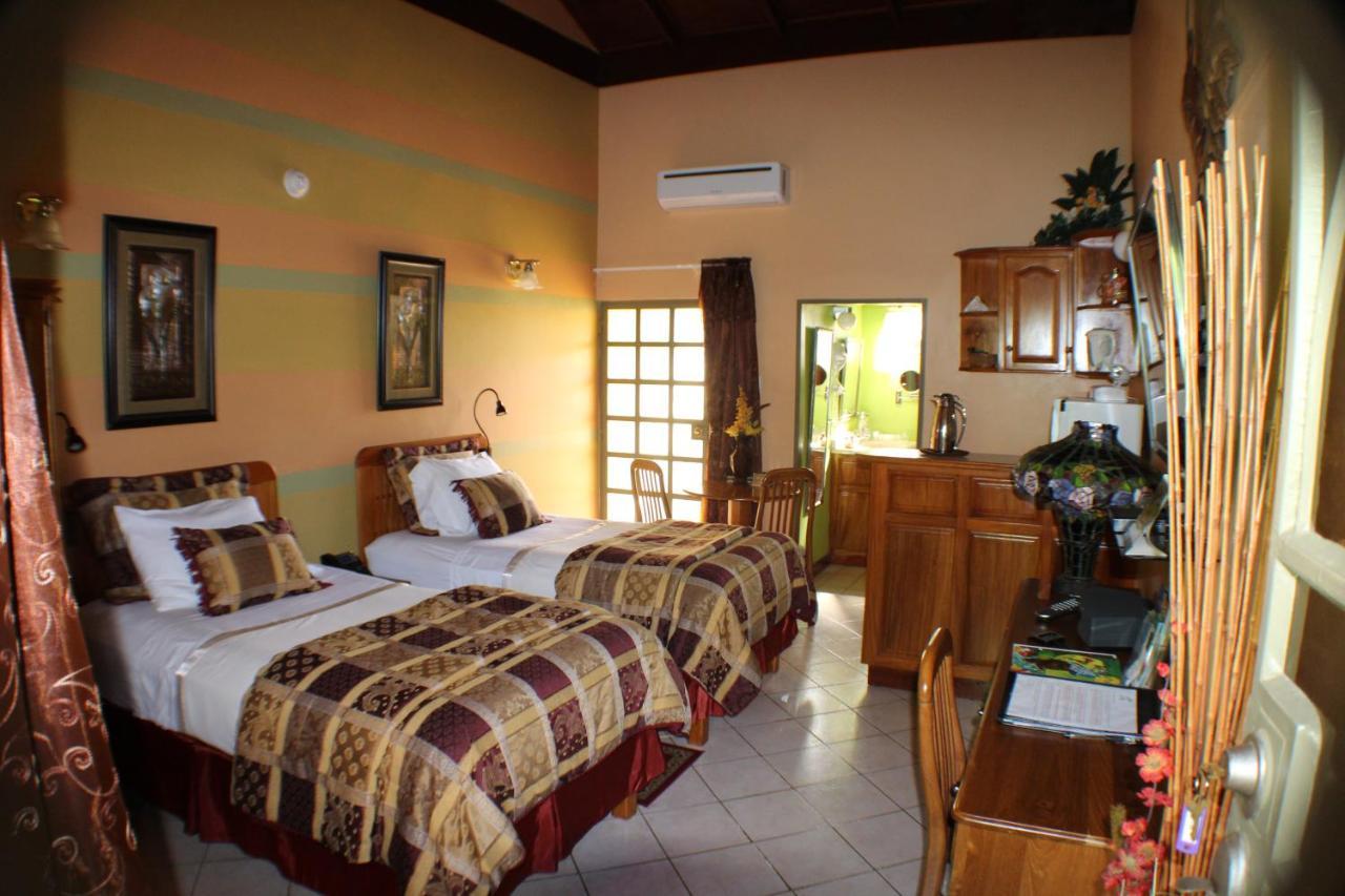 Native Abode Bed & Breakfast Bon Accord Village Екстериор снимка