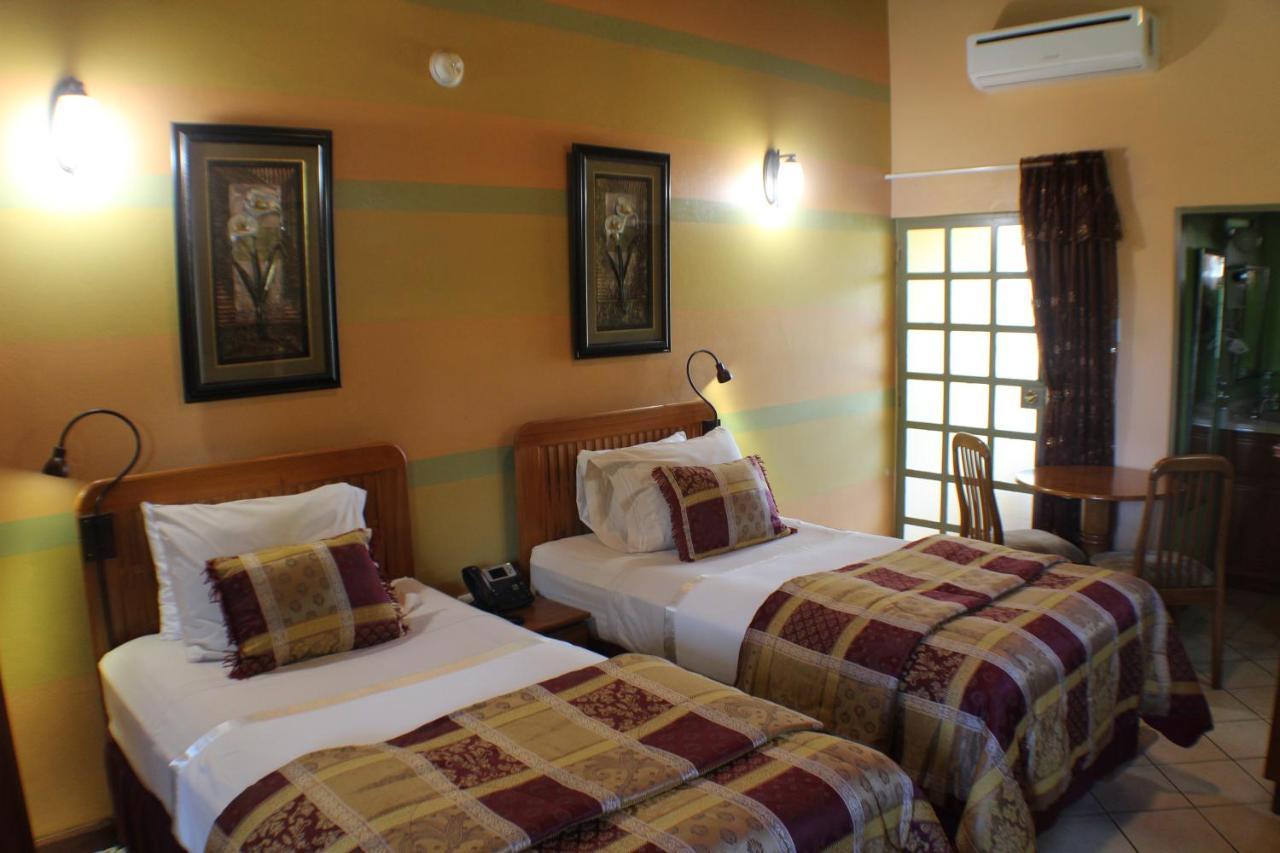 Native Abode Bed & Breakfast Bon Accord Village Екстериор снимка